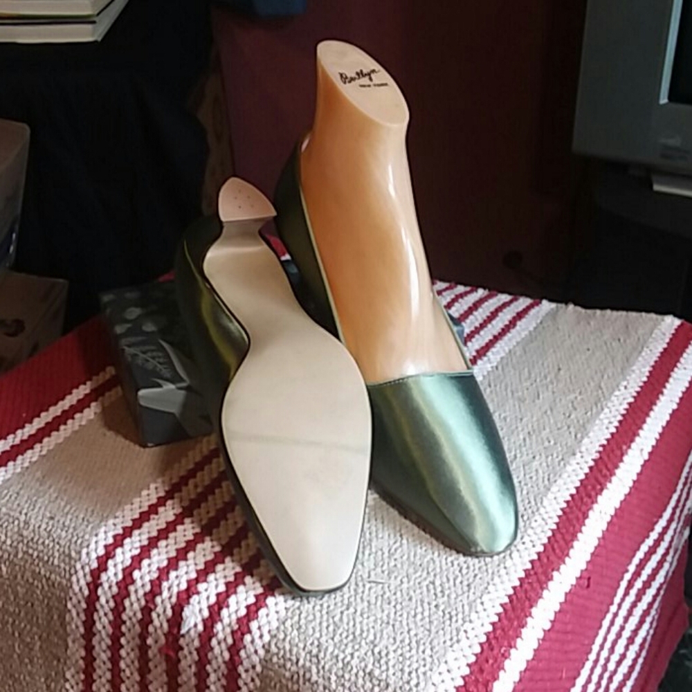 Vintage Colorful Creations Satin Pumps